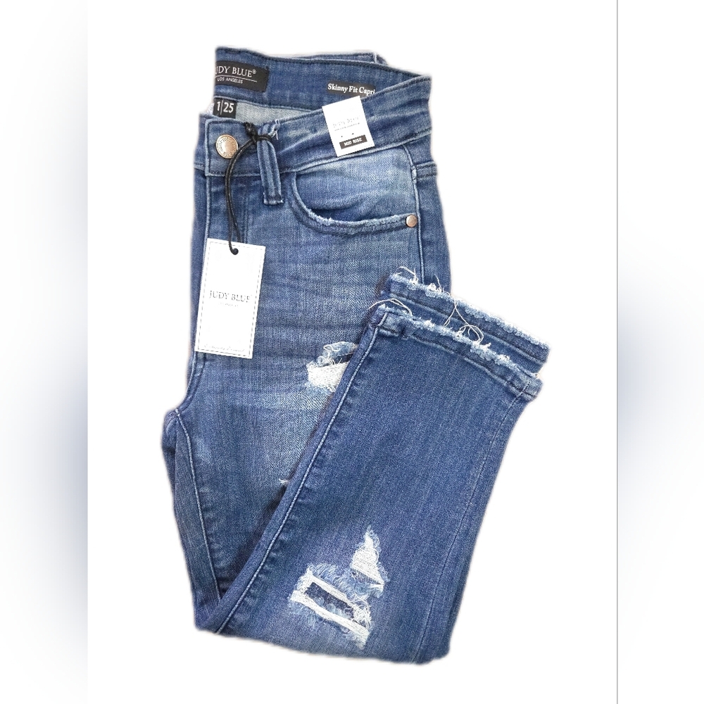 NWT Judy Blue Women's Blue Skinny Fit Capri's